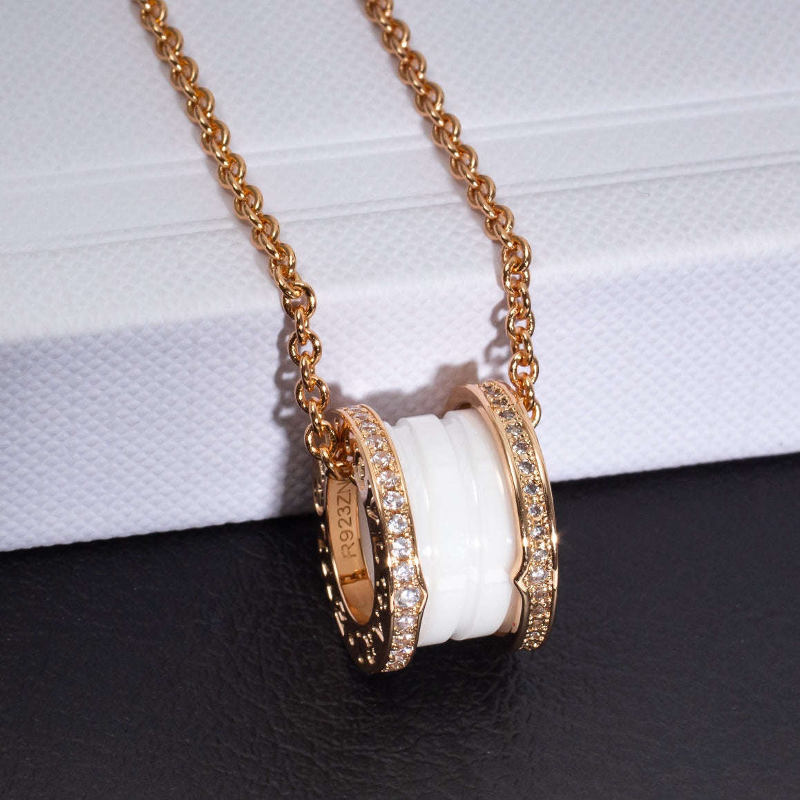 [AuraEcho Jewelry]ZERO 1 WHITE CERAMIC PINK GOLD DIAMOND NECKLACE