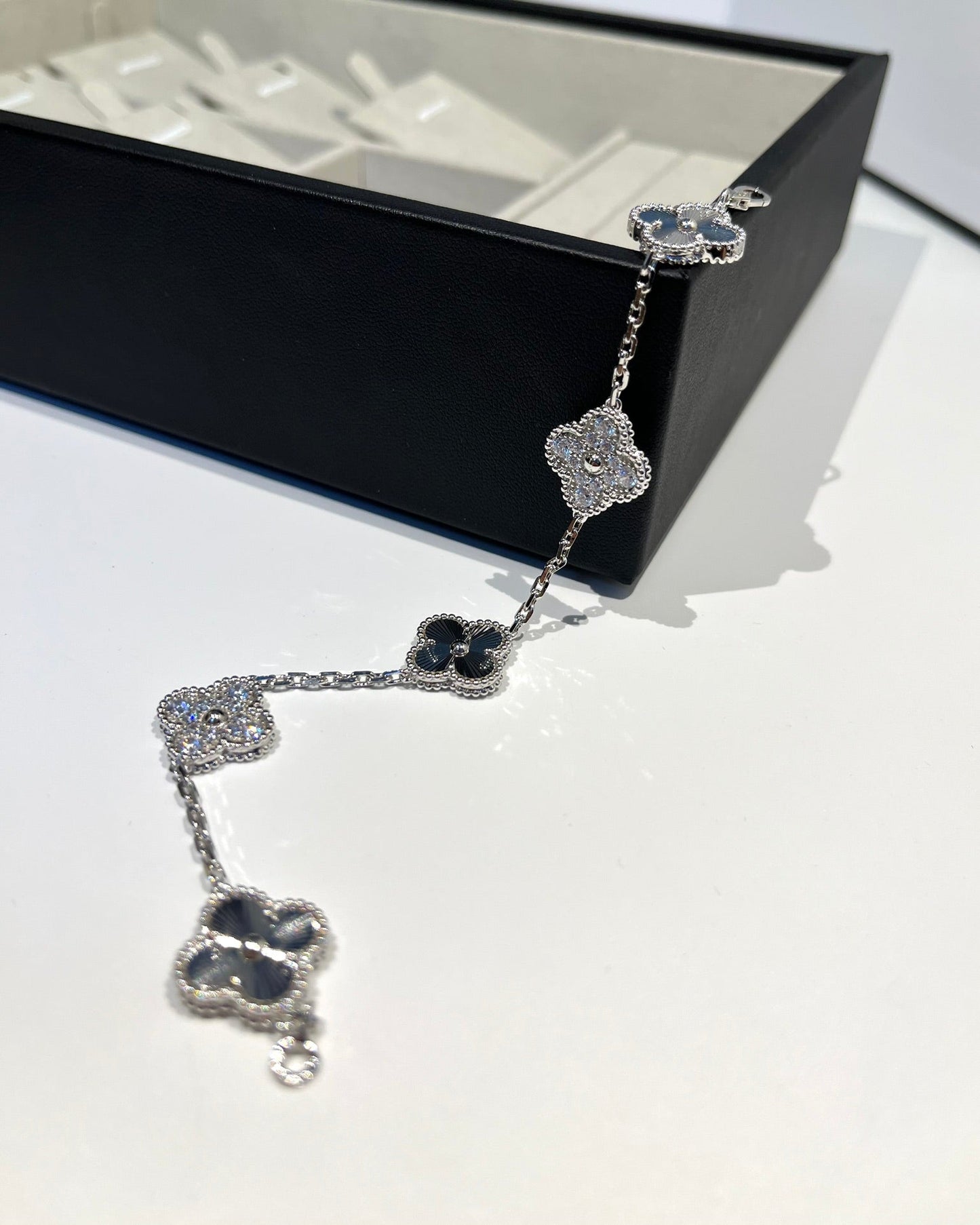[AuraEcho Jewelry]CLOVER 5 MOTIF SILVER DIAMOND BRACELET